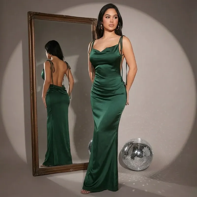 Vestido largo verde de satín sin espalda