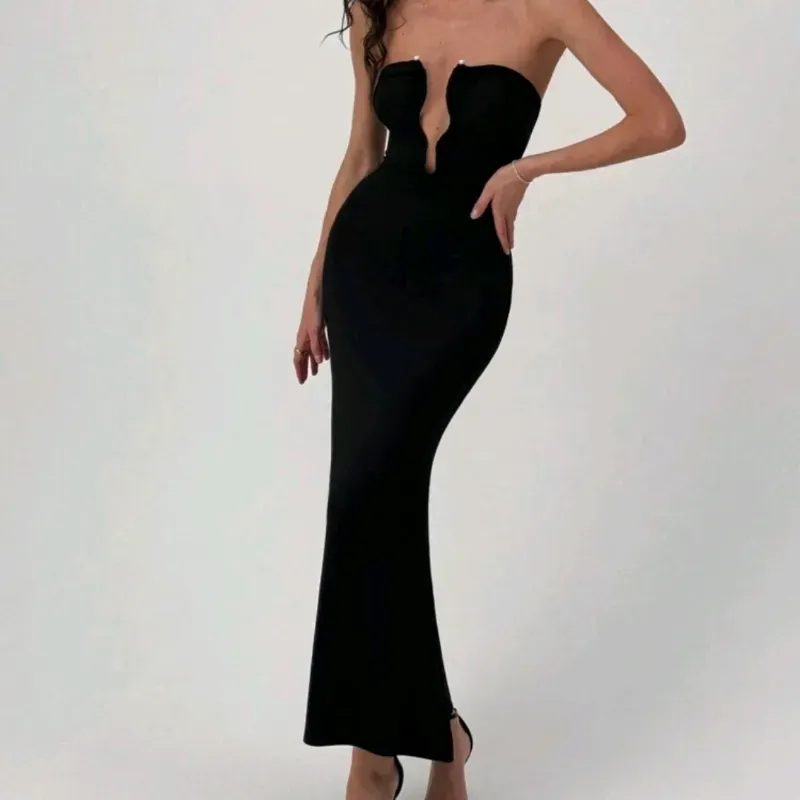 🖤 Vestido largo con escote — Negro