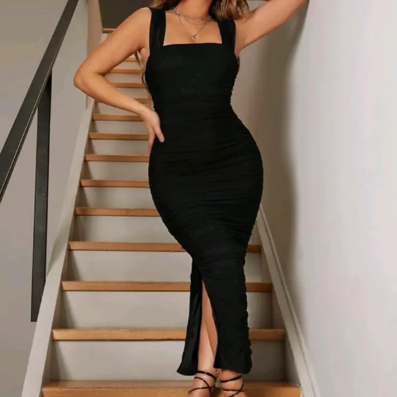 Vestido negro ajustado d malla