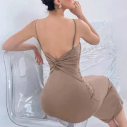 🤎 Vestido tubo con torcido en la espalda — Beige