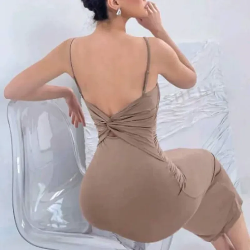 🤎 Vestido tubo con torcido en la espalda — Beige
