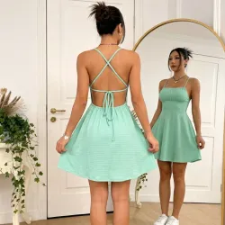 💚 Vestido corto con crucetas en la espalda — Verde 