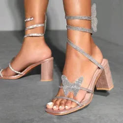 🤎 Zapatos de tacón con mariposas — Champán 