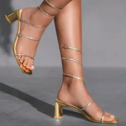 💛 Zapatos de tacón con pedrería — Dorado