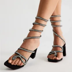 🖤 Zapatos de tacón con pedrería — Negro