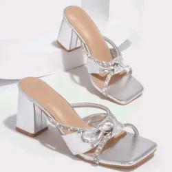 🩶 Zapatos de tacón cuadrado — Plateado