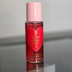 ♥️Victoria's Secret Lovely Berry Rose Fragrance Mist