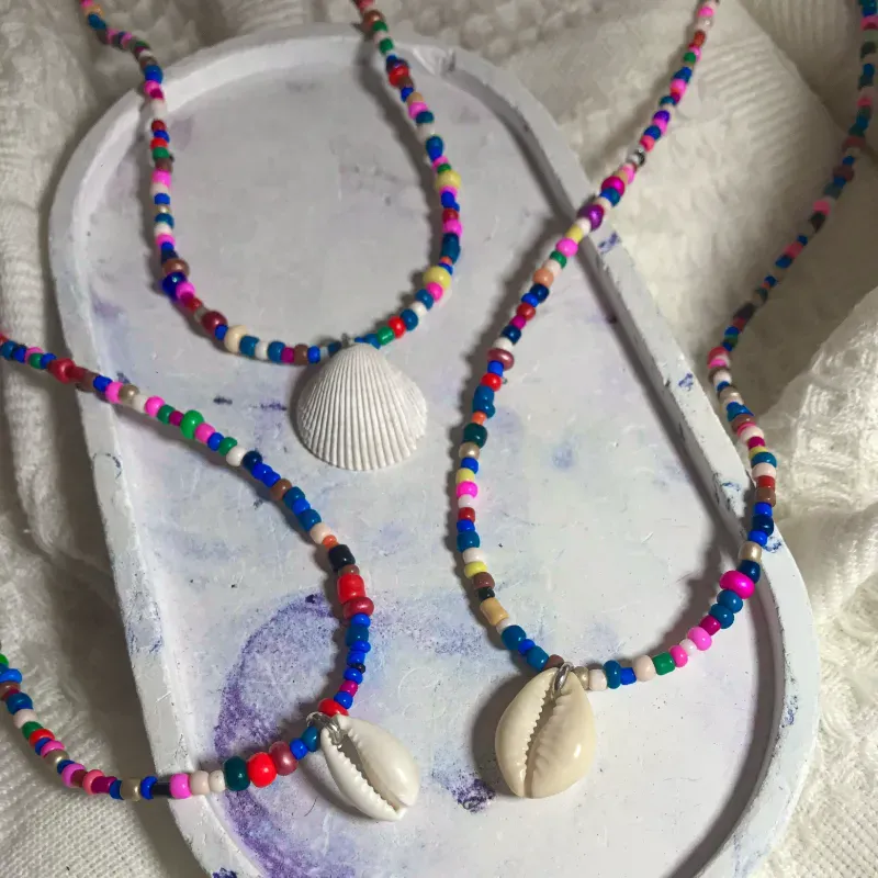 Collar mix colores con Caracol