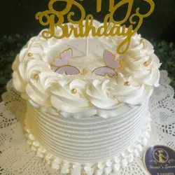 Cake de masa de chocolate...tres masas, dos rellenos, vestido con merengue