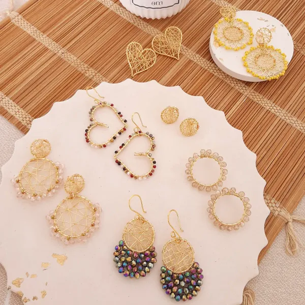 Bienvenid@ a EBENEZER donde descubrirás accesorios únicos de joyería 100% hecha a mano, con amor 🫶🏻 y propósito 🙌🏼 que te harán brillar como nunca antes ✨

Experimenta la belleza del alambrismo fino con nuestras piezas exclusivas para que transmitas elegancia y distinción en tus momentos más inolvidables 💫

Con amor: Yanet Rodríguez 