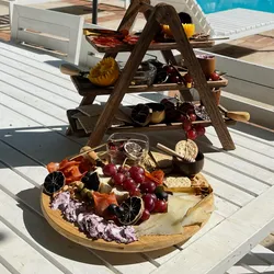 Beautiful Vibes🧀🍇🍷