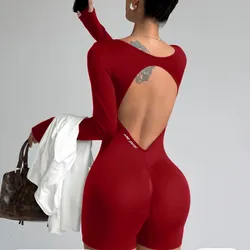 Mono deportivo rojo