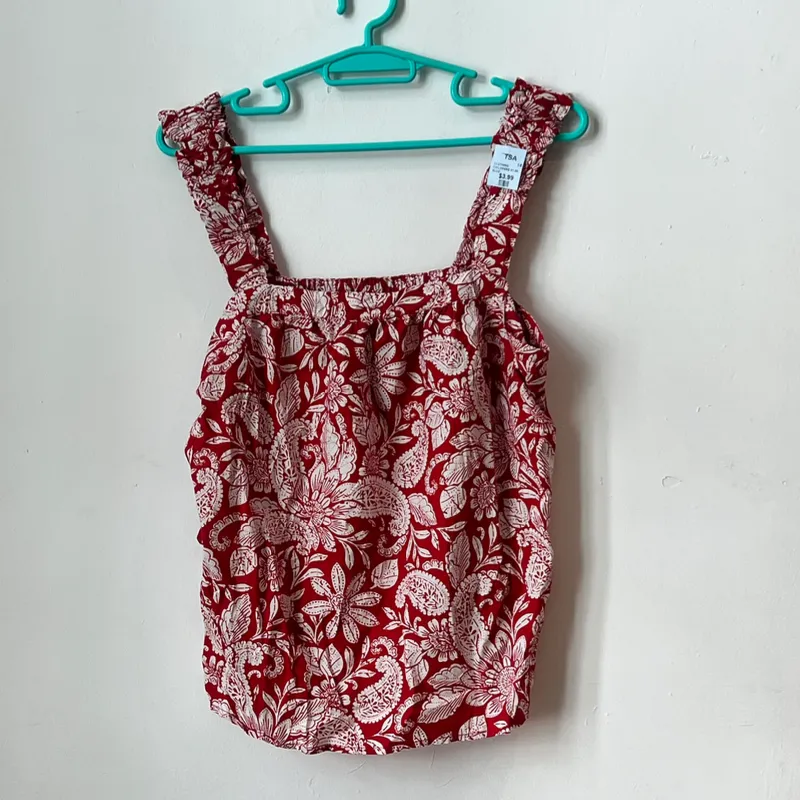 Blusa con estampado en flores 