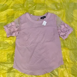 Blusa con mangas de encaje 