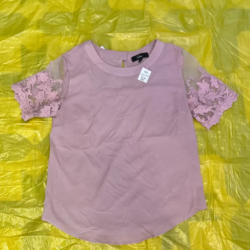 Blusa con mangas de encaje 
