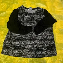 Blusa de mangas negras 