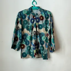 Camisa de mujer estampada con flores 