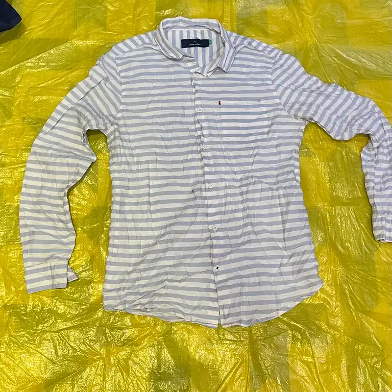 Camisa de rayas azul y blanco