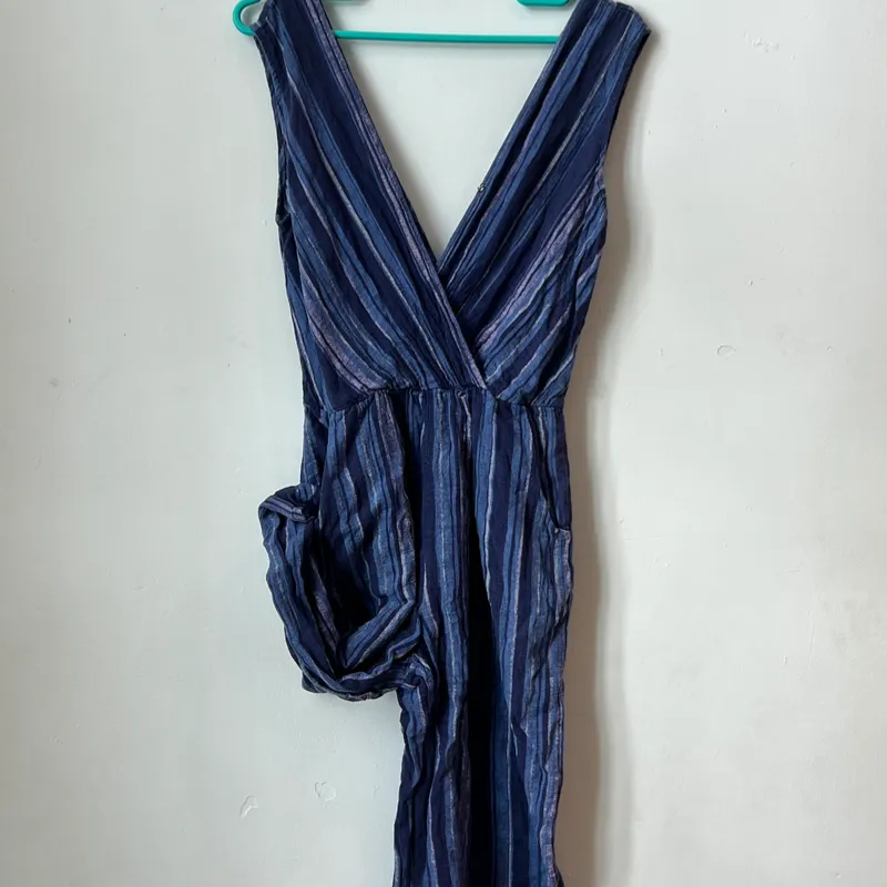 Mono de listas azul y violeta 