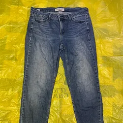 Pantalón de mezclilla 