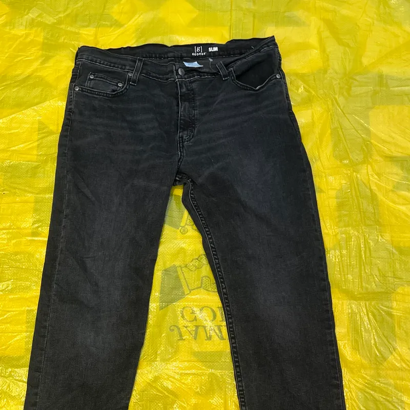 Pantalón mezclilla negro 