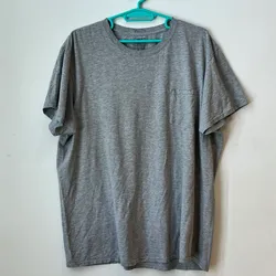 Pulover básico gris con bolsillo
