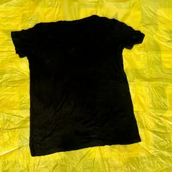 Pulover básico negro cuello V