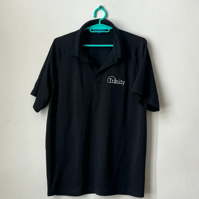 Pulover negro de cuello 