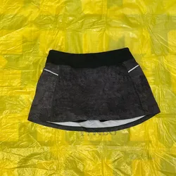 Saya con short debajo