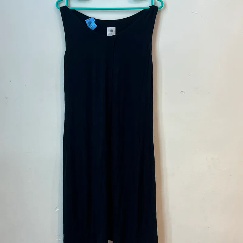 Vestido negro desmangada