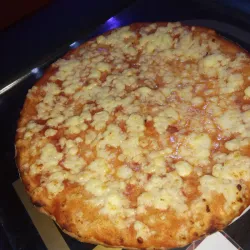 Pizza familiar de queso Gouda