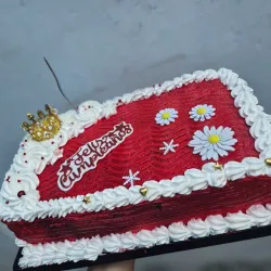 Cake de merengue,  con relleno de nata y agrego de fanguito