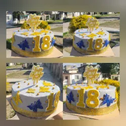 Cake de merengue / relleno de nata / agregos al gusto