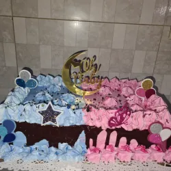 Cake de merengue / relleno de nata / agregos al gusto