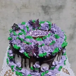 Cake de merengue / relleno de nata / agregos al gusto