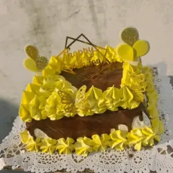 Cake de merengue / relleno de nata / agregos al gusto Cake de merengue / relleno de nata / agregos al gusto