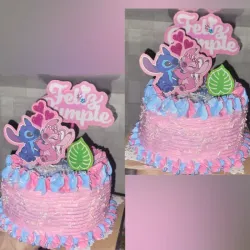 Cake de merengue / relleno de nata / agregos al gusto Cake de merengue / relleno de nata / agregos al gusto