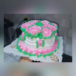 Cake de merengue / relleno de nata / agregos al gusto