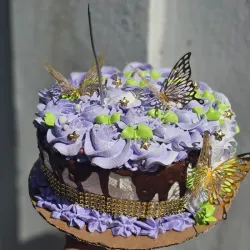 Cake de merengue / relleno de nata / agregos al gusto