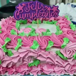 Cake de merengue / relleno de nata / agregos al gusto