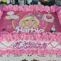 Cake de merengue / relleno de nata / agregos al gusto