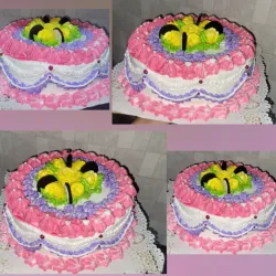 Cake de merengue / relleno de nata / agregos al gusto