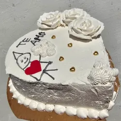 Cake de merengue / relleno de nata / agregos al gusto