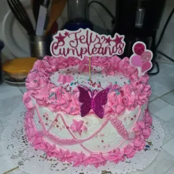 Cake de merengue / relleno de nata / agregos al gusto