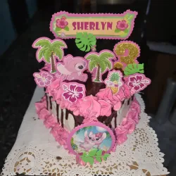 Cake de merengue / relleno de nata / agregos al gusto