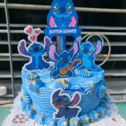 Cake de merengue / relleno de nata / agregos al gusto