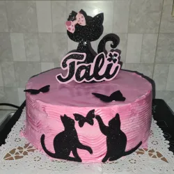 Cake de merengue / relleno de nata / agregos al gusto