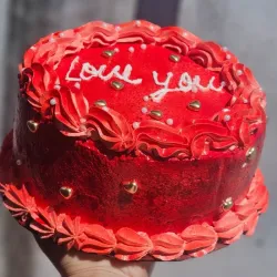 Cake de merengue / relleno de nata / agregos al gusto