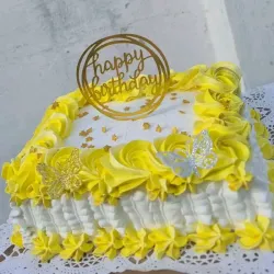 Cake de merengue / relleno de nata / agregos al gusto