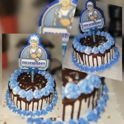 Cake de merengue / relleno de nata / agregos al gusto